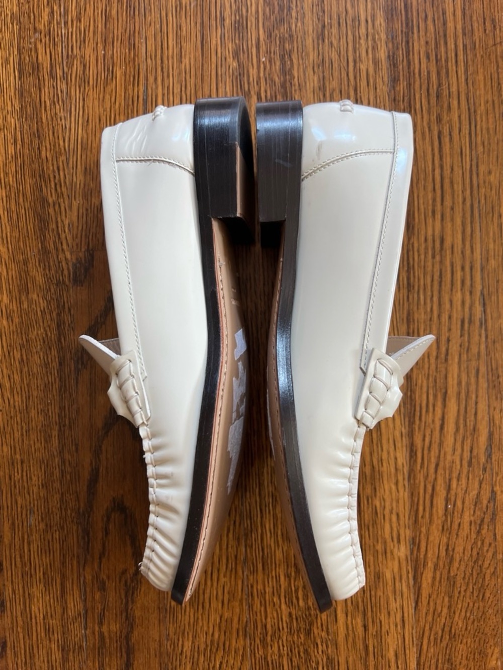Ferragamo Ivory Patent Loafers with horse bit buckle detailing. Size 8. - Picture 4 of 11